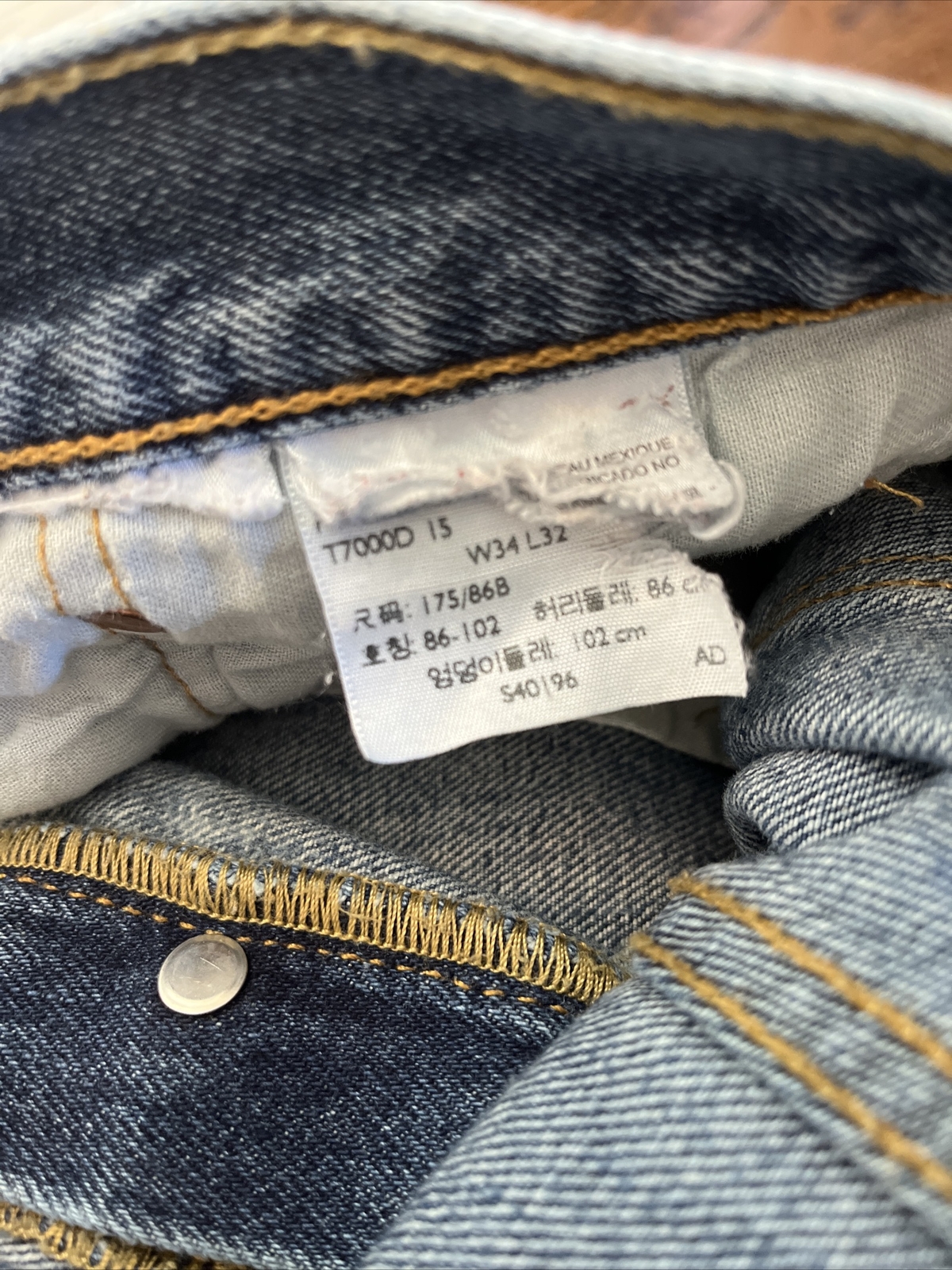 Vintage Levi's 501xx  Blue Jeans  34 X 32 (Measured 33 X 30.5) Button Fly Denim - View 12