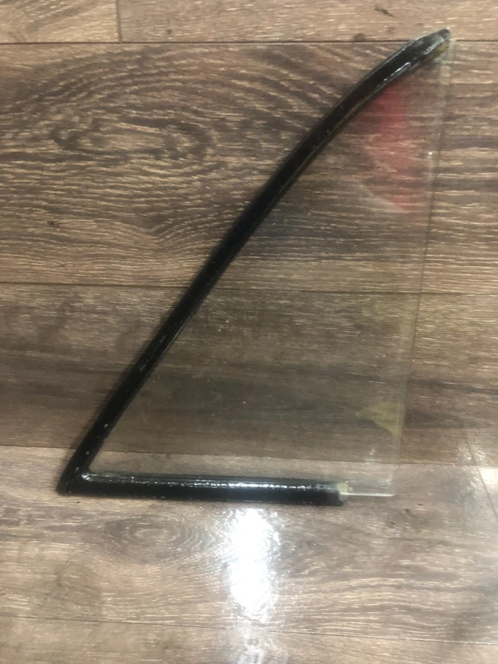 Cristal ventilación puerta trasera izquierda mercedes 114 tipo 250 se, 280c, 280se: 1965 - 1971 Foto 3 de 4