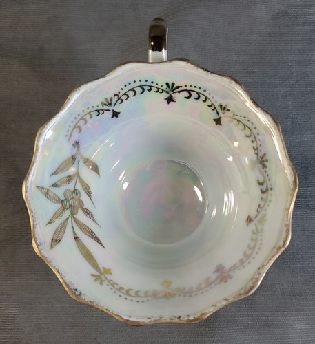 Royal Halsey VF Teacup & Saucer Opalescent, Reticulated Hearts, Yellow/Gold - Picture 5 of 11