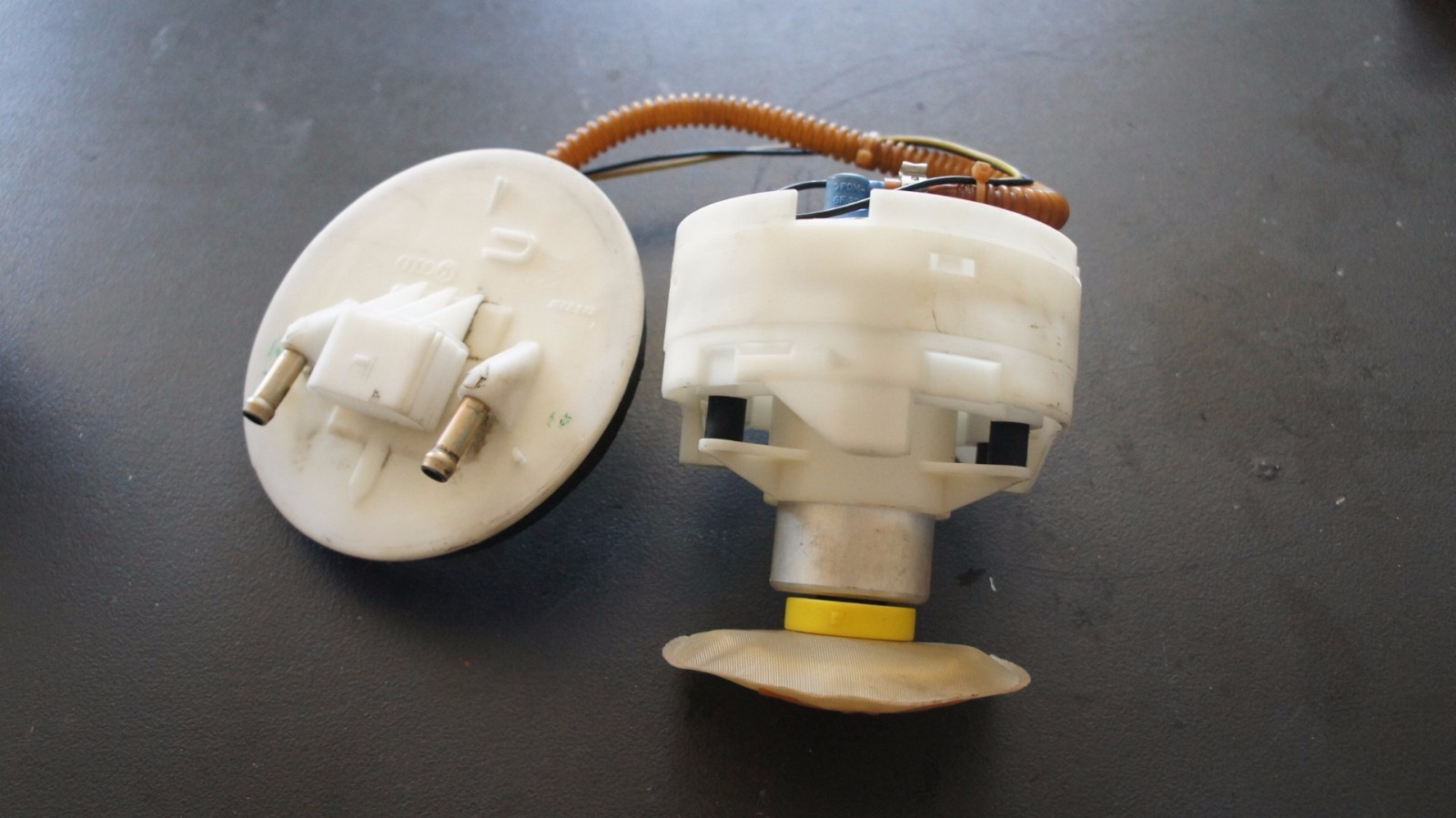 OEM Audi 4B0906087P Fuel Pump Top Plastic Cover Only VDO 81305033 