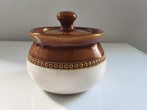 BENDIGO POTTERY HERITAGE AUSTRALIA SLOTTED LID SUGAR BOWL. - Picture 2 of 8