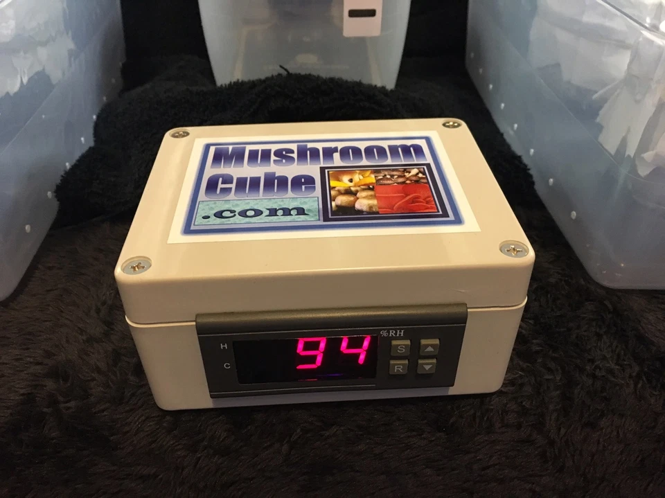 Automated Mushroom Growing Kit with 12 PF Tek Jars Sterile Substrate - Image 3 of 4