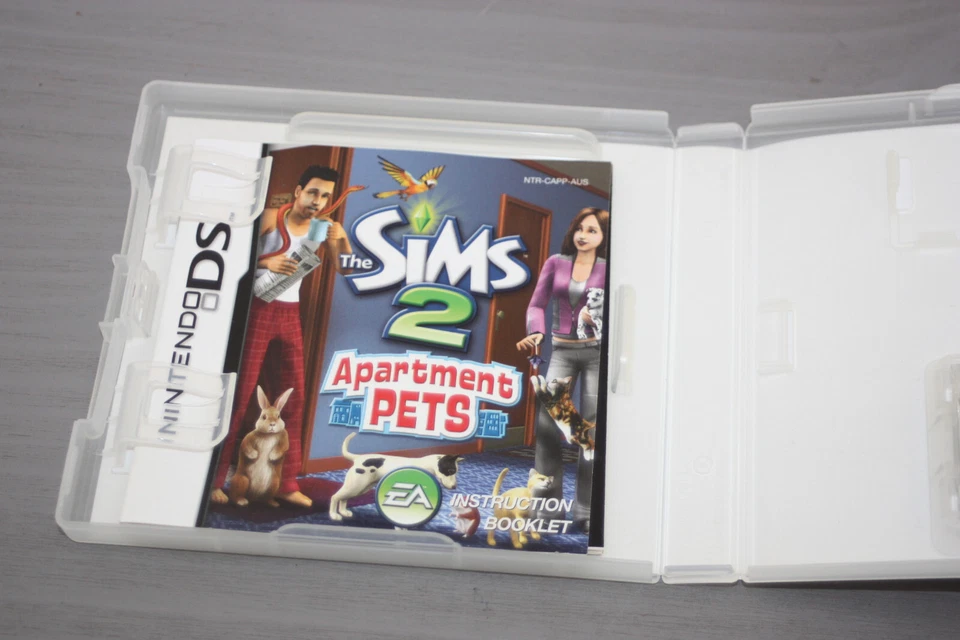 The Sims 2: Apartment Pets - Nintendo DS - Game + Manual - Image 3 of 4