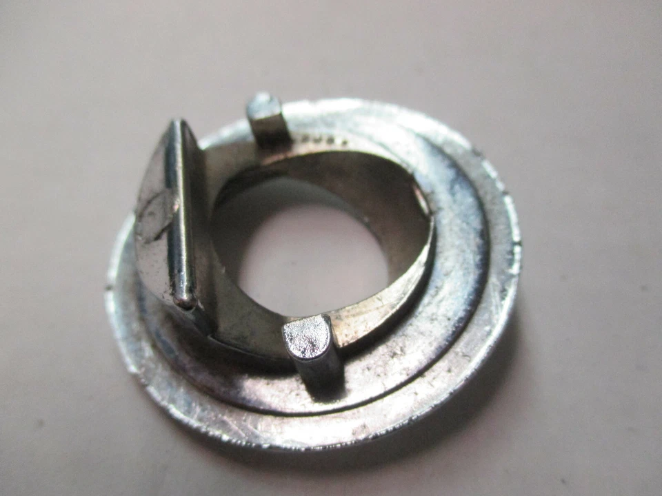 Moldura de antena Mopar NOS 1965-66 Dodge Polara Monaco 2580402 - Imagem 2 de 4