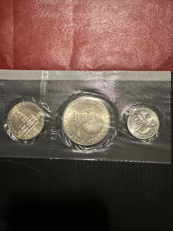 1776-1976 (S) U.S. Mint Bicentennial 40% Silver Uncirculated 3-Coin Set - Image 3 of 4