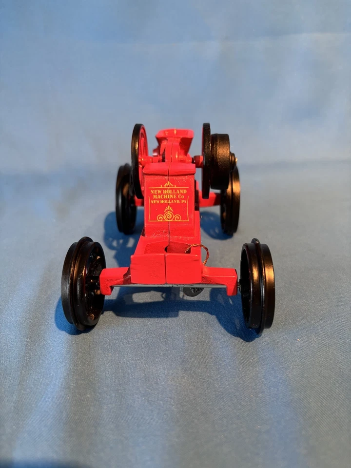 De colección Ertl Hierro Fundido New Holland Machine Co. 1982 Hit & Miss Réplica, Usado Foto 3 de 4