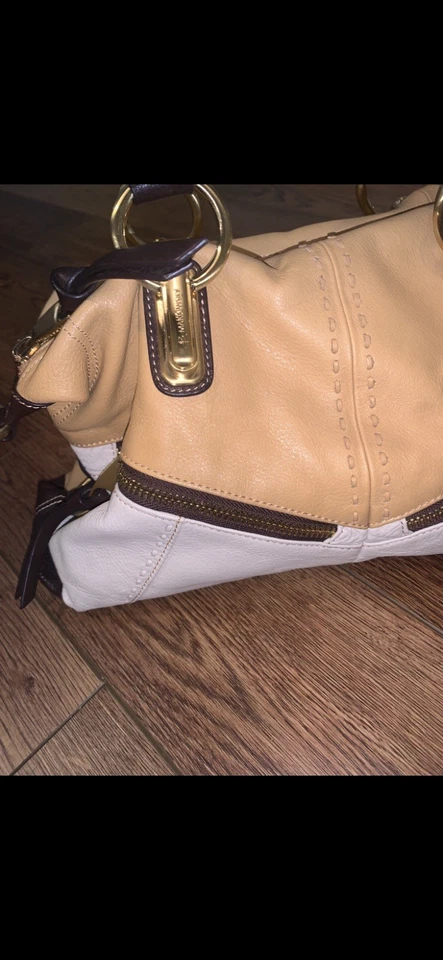 B Makowsky Leather Handbag: Great Condition & Color Combination - Image 3 of 4