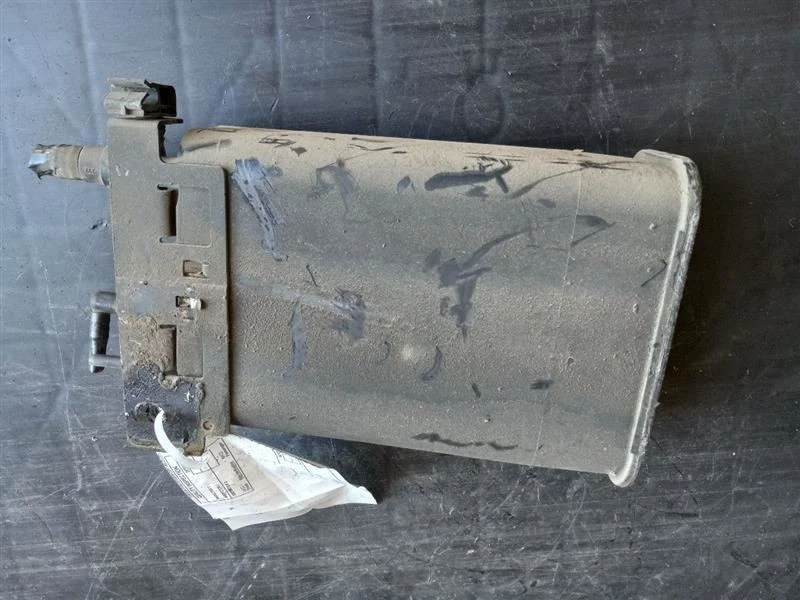 99 00 01 02 03 04 Chevrolet Silverado 1500 bote de vapor de combustible 15759044 Foto 4 de 4