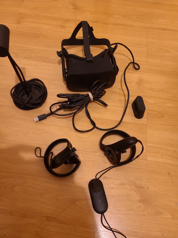 Cv1 Oculus Rift (CV1) VR Headset Bundle Touch Controllers & Sensor Remote ...
