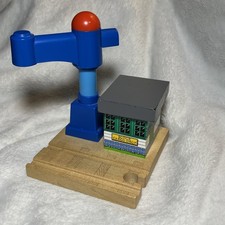 2004 Sodor Cargo Drop Wooden Railway Thomas the Train Magnetic Crane