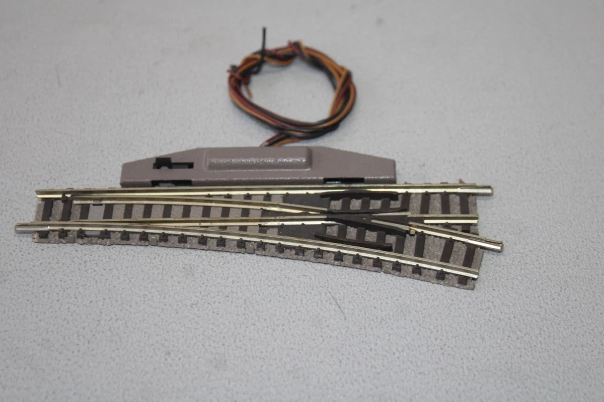 9174 - Aiguillage courbe à commande manuelle, gauche. Echelle N