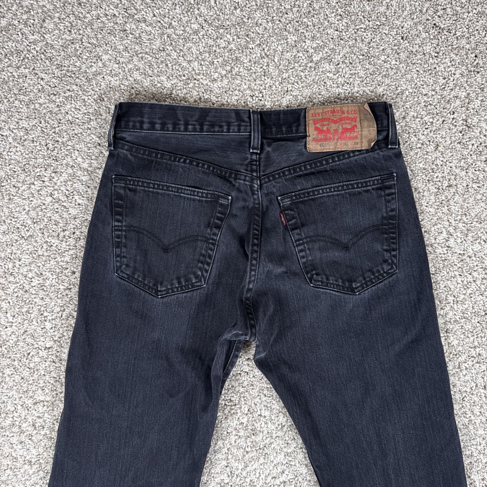 Levis 501 Jeans Mens 32X30 Black Button Fly Straight Leg Classic Washed Denim thumbnail 11