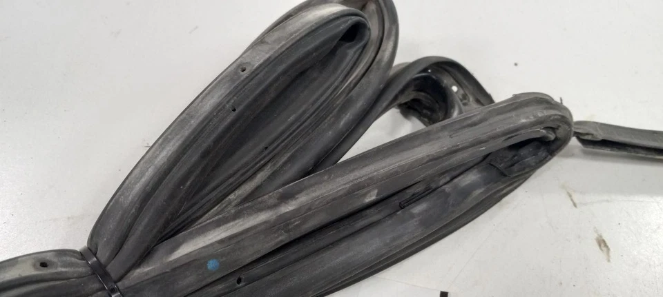 Hyundai Accent On Door Seal Rubber Right Passenger Rear Back 2006 2007 2008 2009 - Image 3 of 3