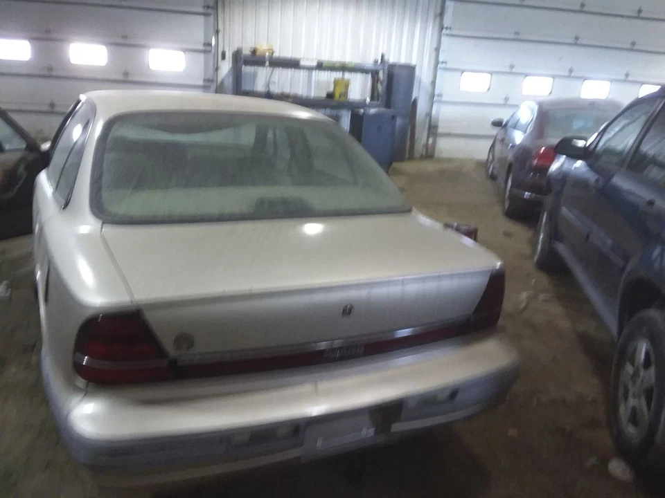 Driver Left Front Spindle/Knuckle Fits 91-93 PARK AVENUE 2121338 - Image 4 of 4