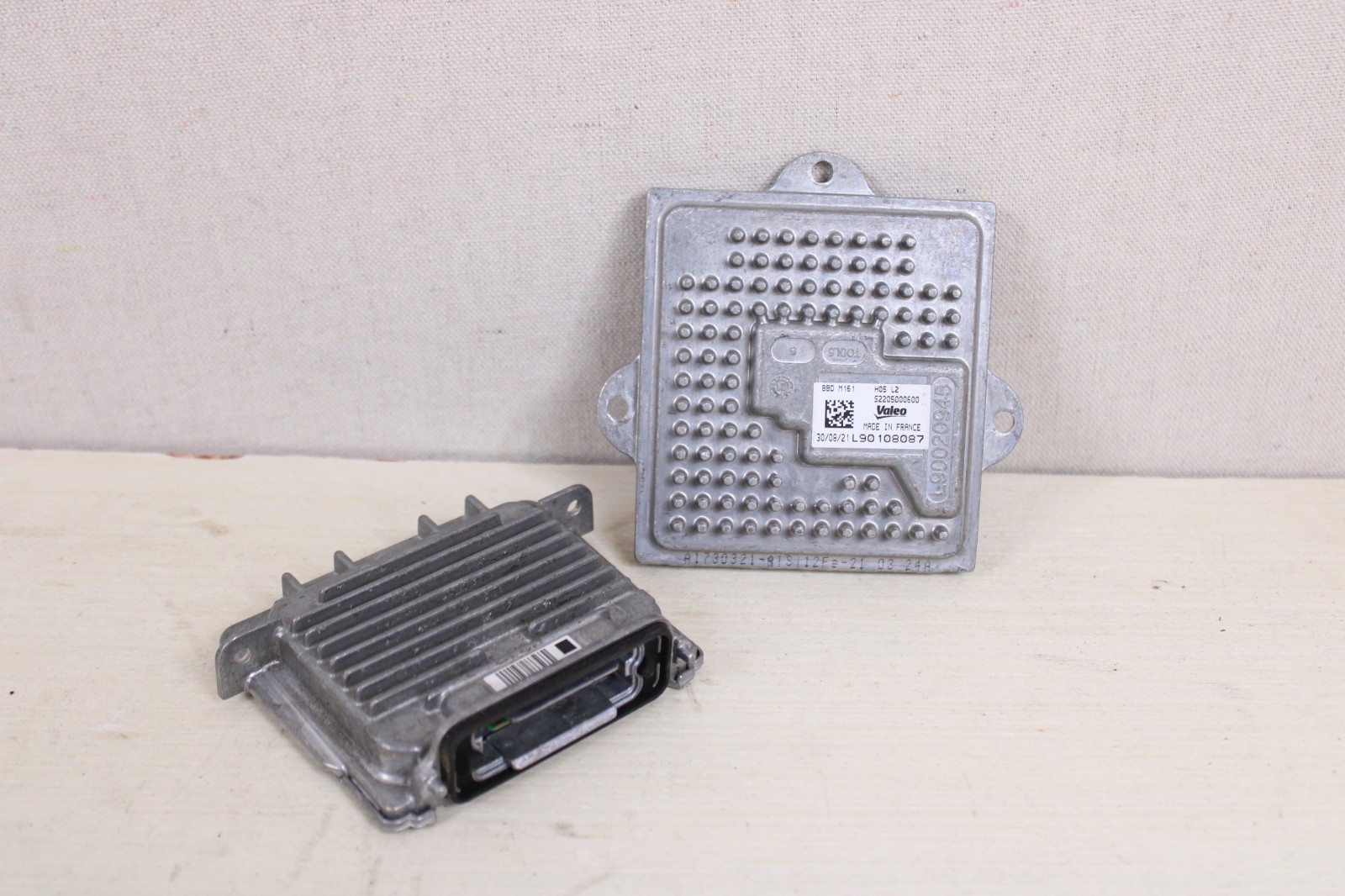 Genuine! 2018-2023 Maserati Levante LED Headlight Ballast Modules L90108087 OEM