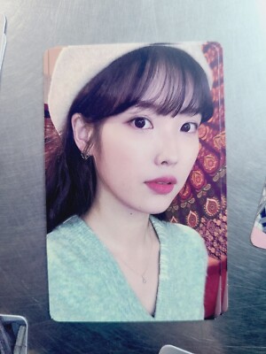 IU  strawberry moon  トレカ s-l400.jpg