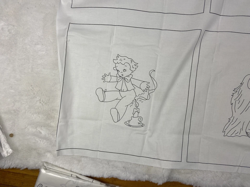 Color Me Rimas Todo menos el Fregadero de la Cocina RJR Telas Edredón Panel Foto 2 de 4