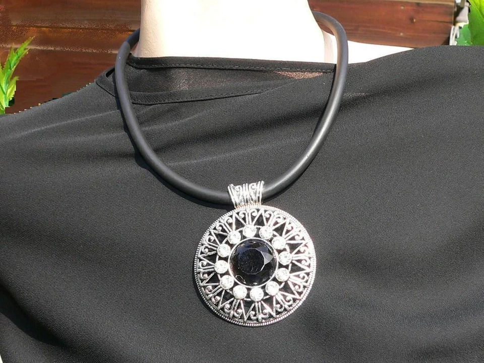 Anhänger AMULETT silber schwarz Strass Kautschukband  Modeschmuck  315m - Bild 2 von 3