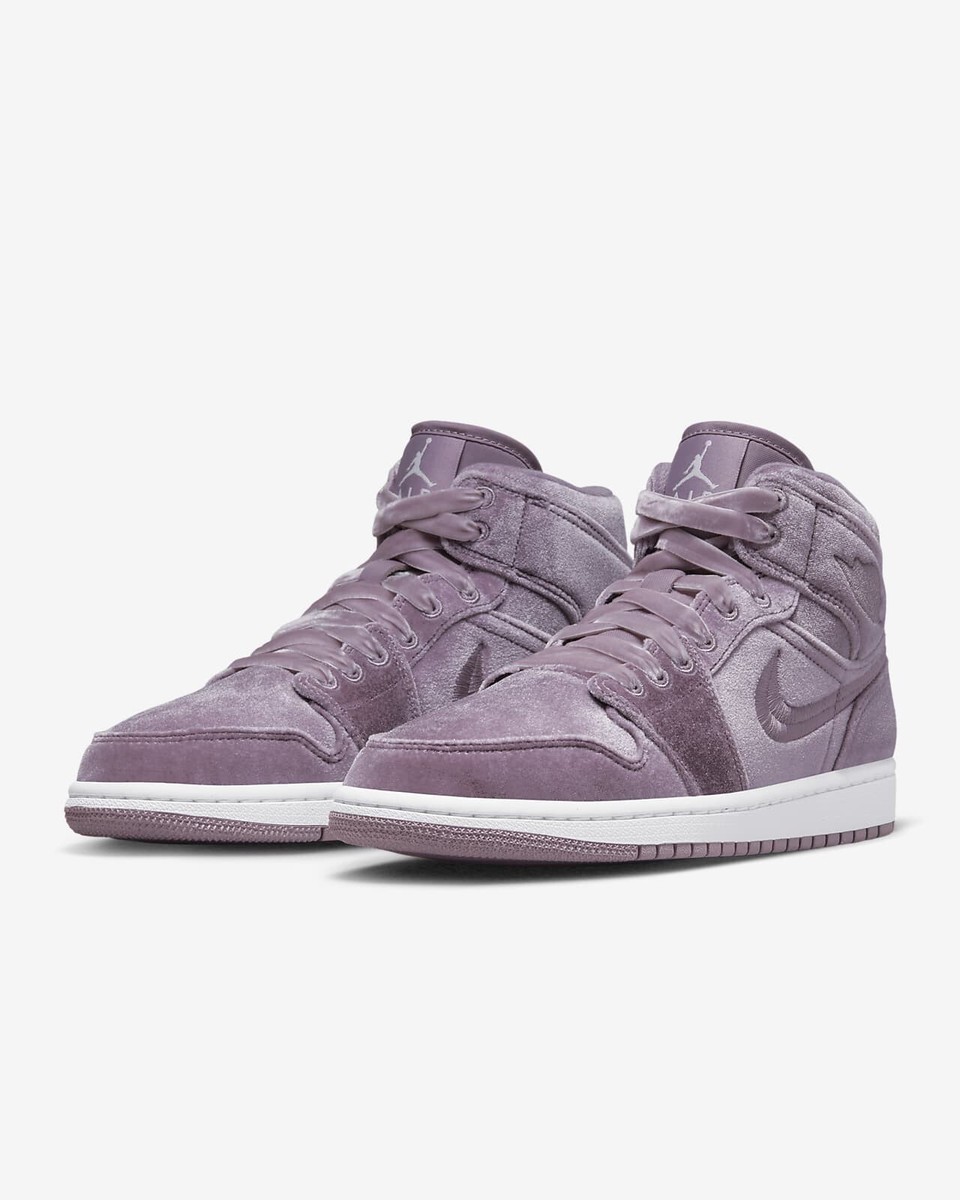 Women's Size 10.5 Nike Air Jordan 1 Mid SE Casual Shoe Women's Size 10.5 Nike Air Jordan 1 Mid SE Casual Shoe