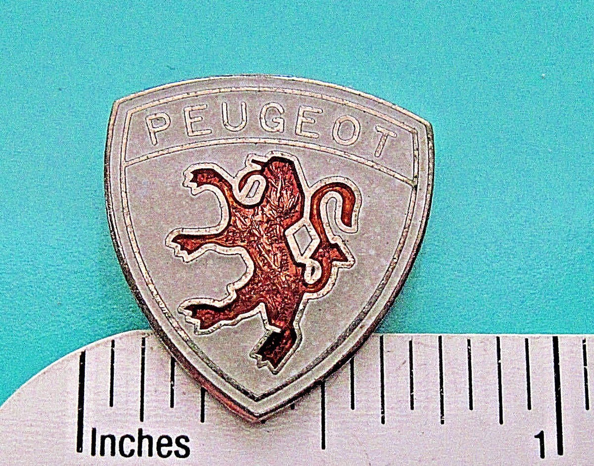 Pin's Peugeot Total F1 - Monoplace FW BETA Zamac Signé Arthus B, France