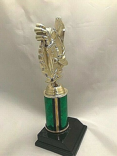 ⛳ TROFEO GOLF SU COLONNA VERDE CON BASE NERA ALTO 9 POLLICI PERSONALIZZAZIONE GRATUITA - Foto 2 di 3