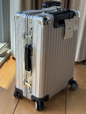 Fendi ロゴトートバッグ ネームタグ付き rimowa bag Rare Nwt RIMOWA x FENDI Monogrammed Silver Cabin Carryon Case