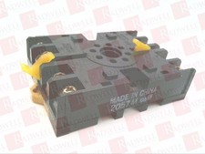 OMRON P2CF-08 / P2CF08 (NEW IN BOX)