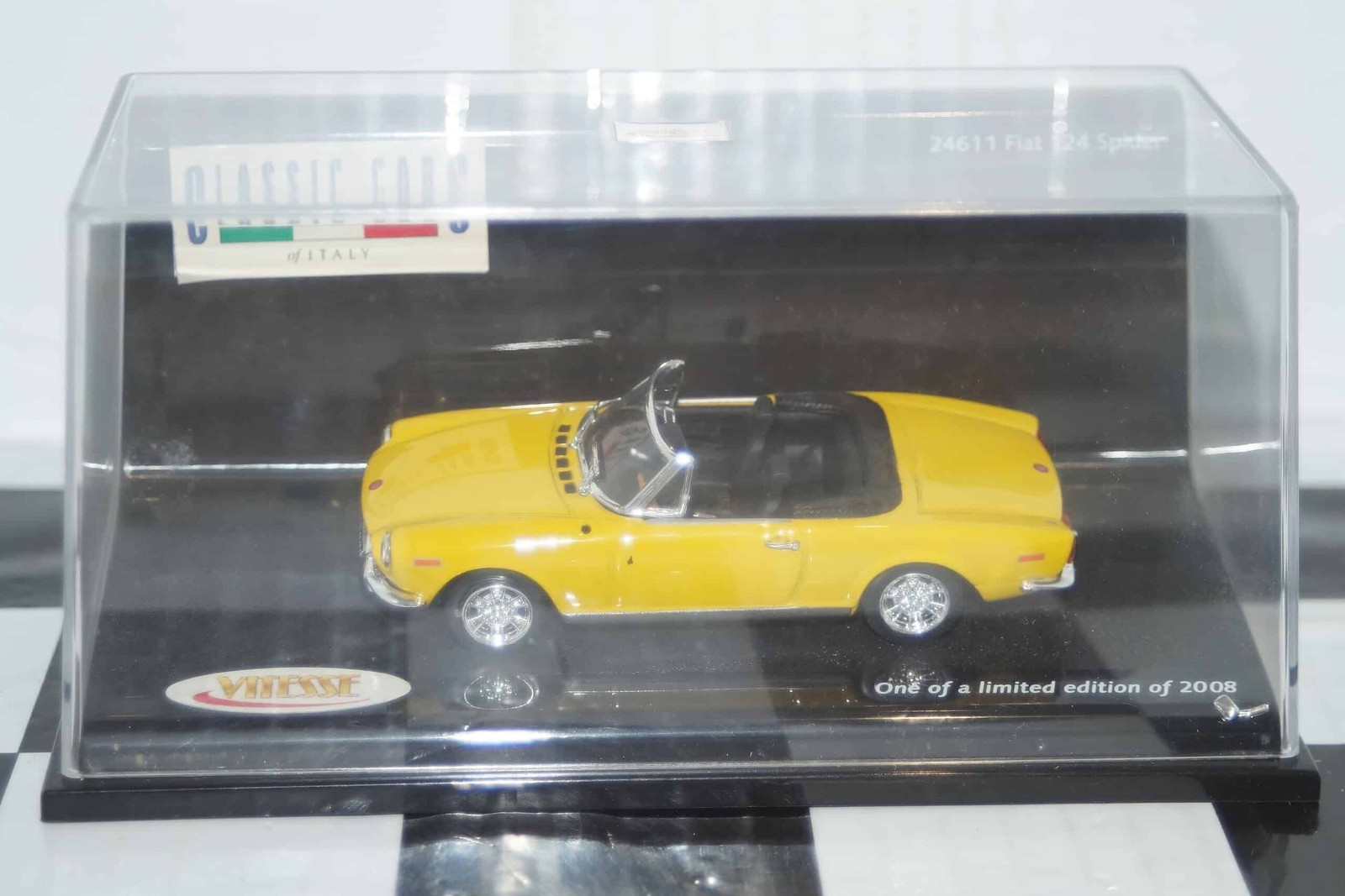 Vitesse Fiat 124 Spider Giallo Chromo Yellow Ref 24611 1:43