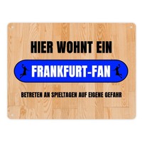 Hier Wohnt Ein Frankfurt-Fan Metallschild XL In 21X28 Cm Mit Turnhallenboden