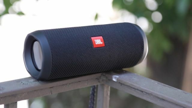 JBL Flip 8 Waterproof Portable Bluetooth Speaker (JBLFLIP8BLKAM) - Black JBL Flip 8 Waterproof Portable Bluetooth Speaker (JBLFLIP8BLKAM) - Black