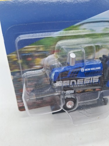 1/64th Scale New Holland Puller The Genesis T-8 Series Tractor Ertl Die-cast - Picture 4 of 8