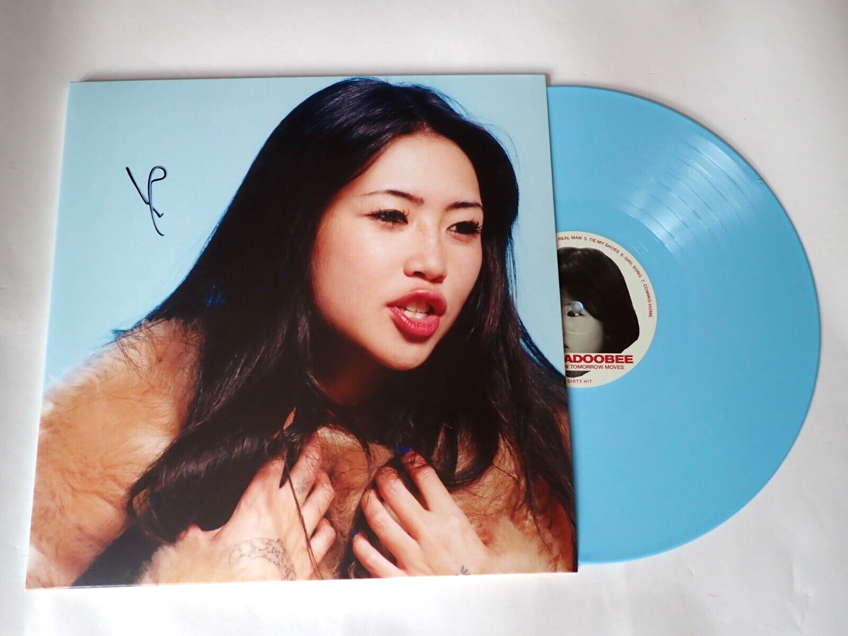 beabadoobee 明日の動かし方 レコード【サイン入り】 BEABADOOBEE - THIS IS HOW TOMORROW MOVES ** SIGNED** LTD BLUE