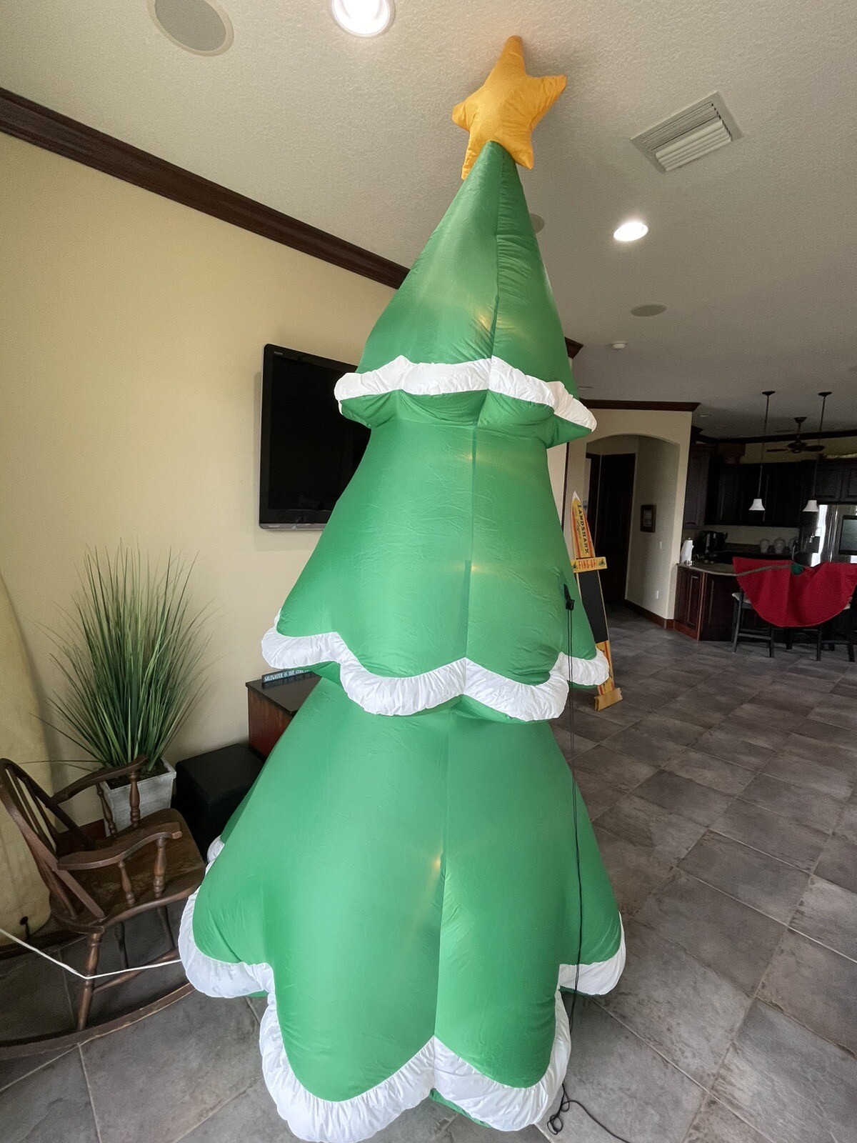 Holiday Time Christmas Airblown Inflatable Yard Christmas Tree Giant 10