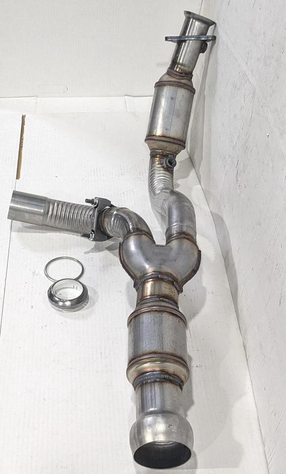 2011 2012 2013 2014 Cadillac Escalade V8 6.2L catalytic converter Foto 3 de 4