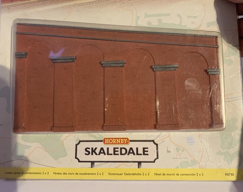 Hornby Skaledale OO Gauge Brick Retaining Wall Pack Level 2 – Sealed Blister - Foto 4 di 5