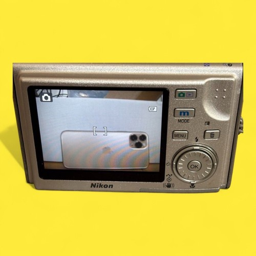 Nikon COOLPIX S8 digital camera silver Ships from JP Junk - Picture 2 of 5