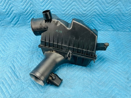 BMW 650i 550i 4.8L Air Cleaner Box Assembly 2008 2009 2010 OEM - Picture 6 of 7