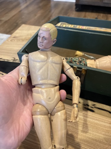 1960s GI JOE Footlocker Vintage Wooden With Accessories, And Figure - Picture 7 of 23