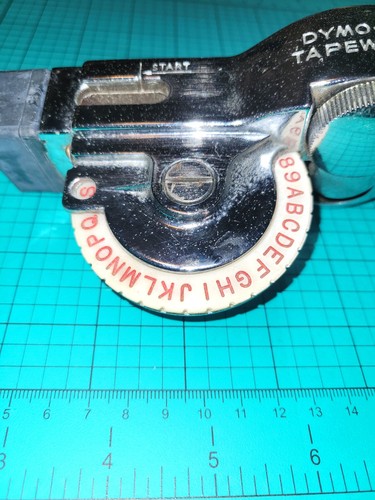 Vintage DYMO-MITE M-22 Bandmaschine Hand Präge Etikettendrucker - getestet funktioniert - Bild 7 von 12