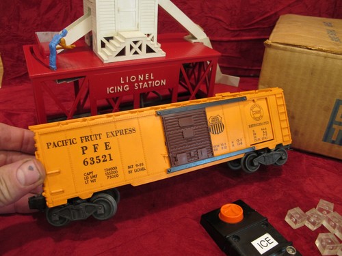 POSTWAR LIONEL 352 ICE DEPOT SET WITH ORIGINAL BOX, INSERT, ICECAR +plus - Picture 4 of 21