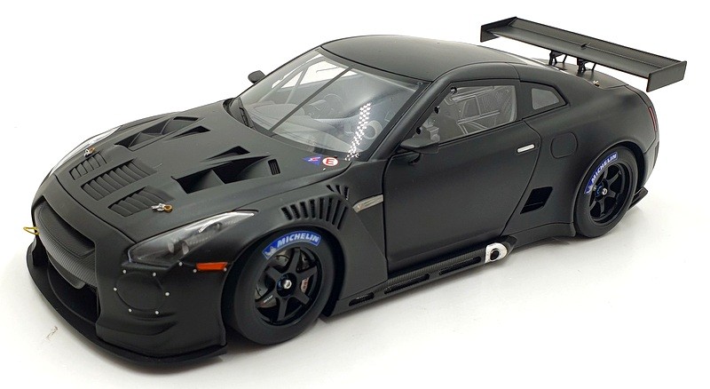 Autoart 1/18 Scale Diecast 81077 - Nissan GT-R FIA GT1 2010