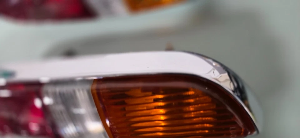 Rolls Royce Silver Shadow 1965-1980 par de luces traseras L y R de tres piezas OEM Foto 2 de 3