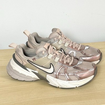 Nike V2K Run FD0736-201 Women s Size 8 Pink Rose Gold Sneaker Y2K Running