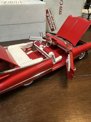 Danbury Mint 1959 Cadillac Red Convertible 1:24 Scale. In Box - Picture 9 of 20