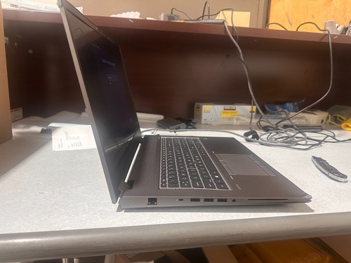 HP ZBook Fury 17 Mobilna stacja robocza Laptop PC 17,3" i9 64G RTX 3000 Pro *uszkodzenie* - Zdjęcie 6 z 12