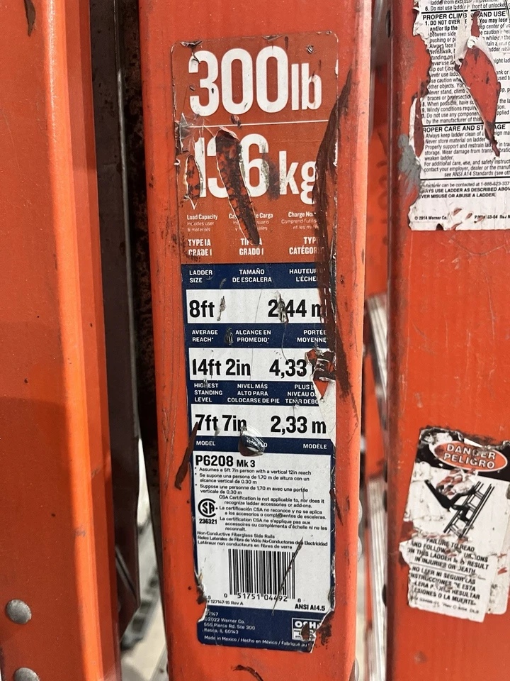 WERNER 8ft Fiberglass Platform Step Ladder (14’ Reach Height) 300lb Capacity - Image 4 of 4