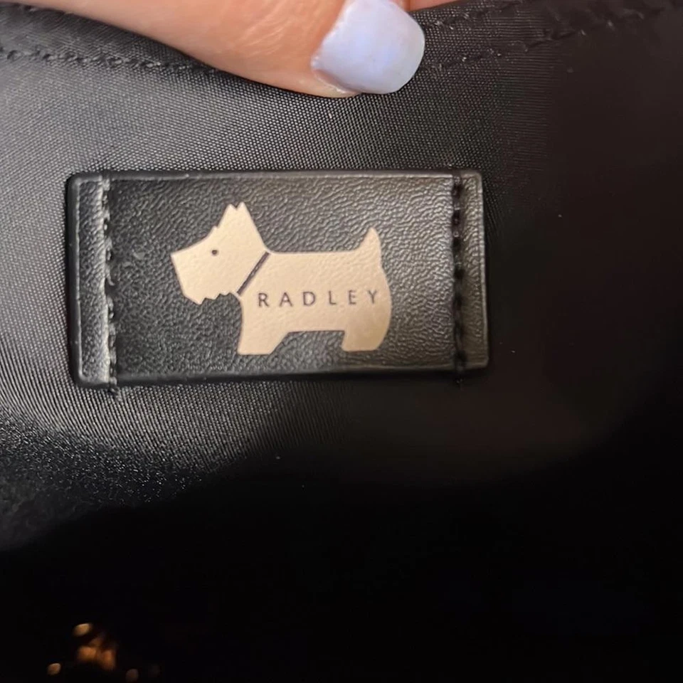 Mochila de nailon negra Radley London Pocket Essentials Foto 4 de 4