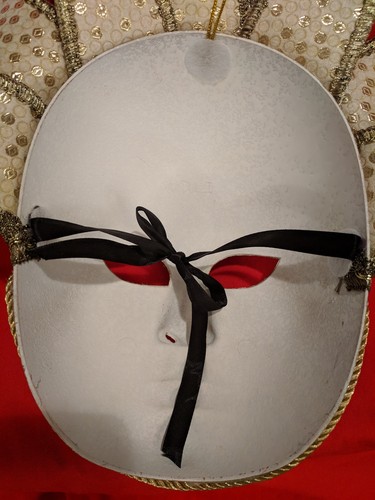GOLD AND YELLOW JOLLY PERGAMENA VENETIAN MASQUERADE MARDI GRAS MASK - Picture 5 of 5