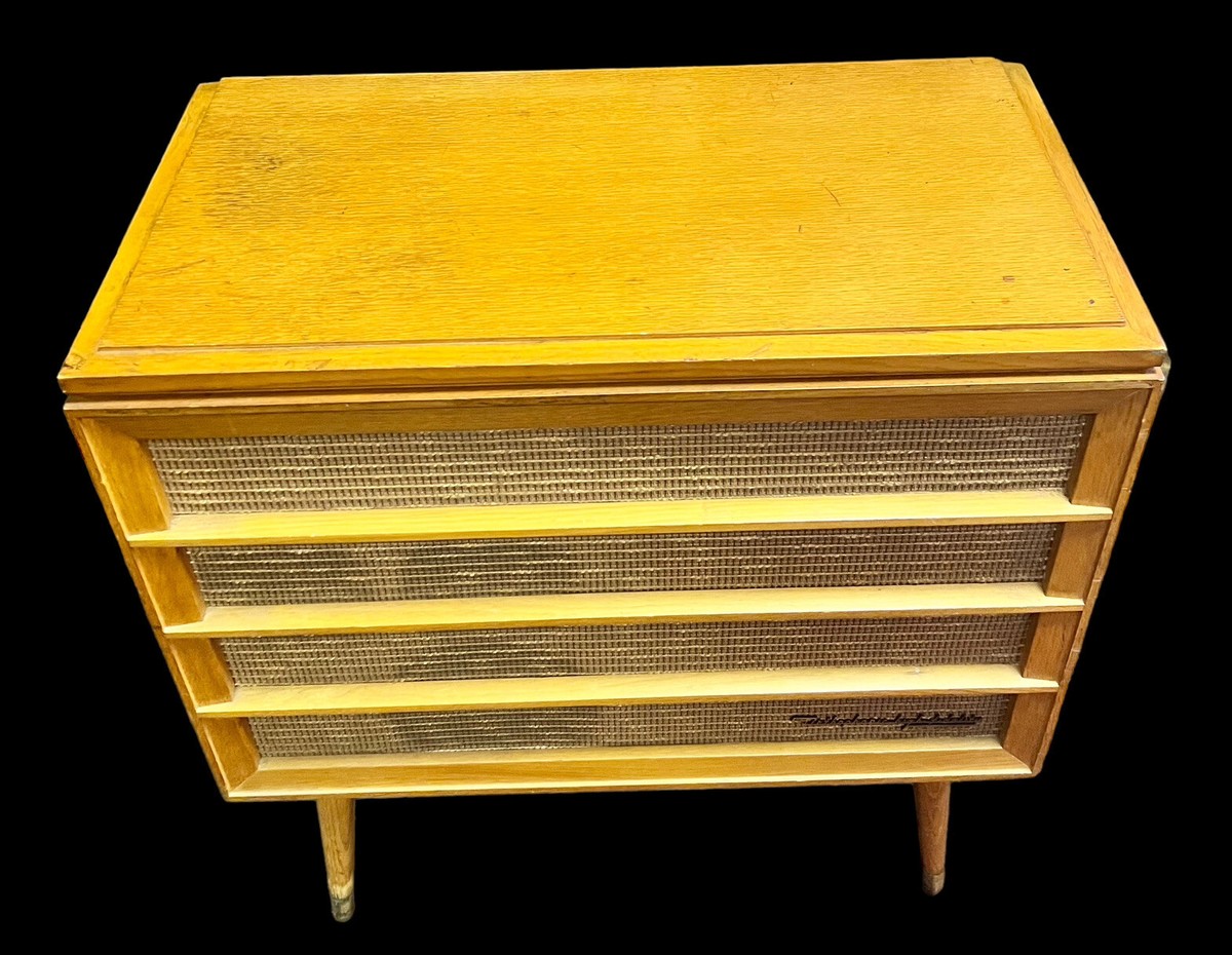1950s Mid Century Modern Blonde RCA VICTOR Record Player 7-HF-4
