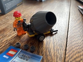 LEGO City: Builder (5610) Missing Box.
